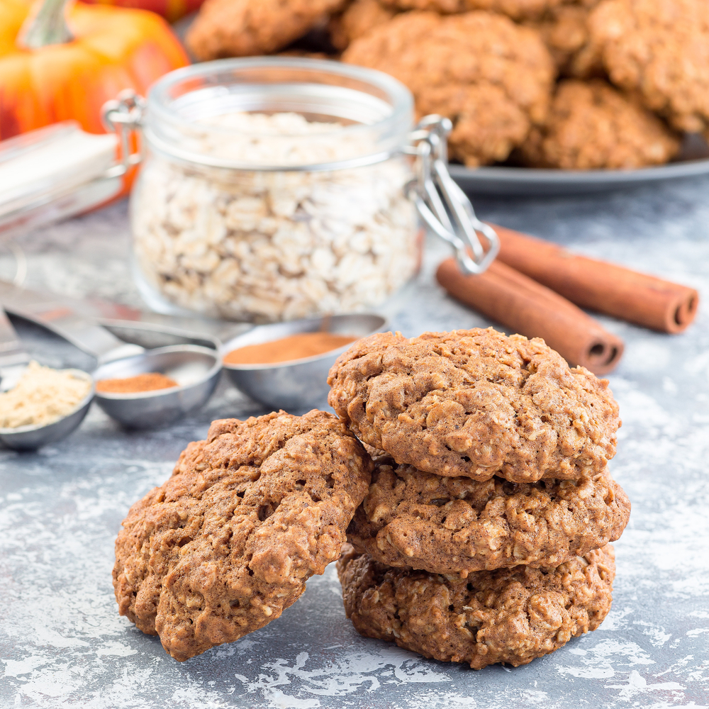 Chewy Pumpkin Spice Oatmeal Cookies